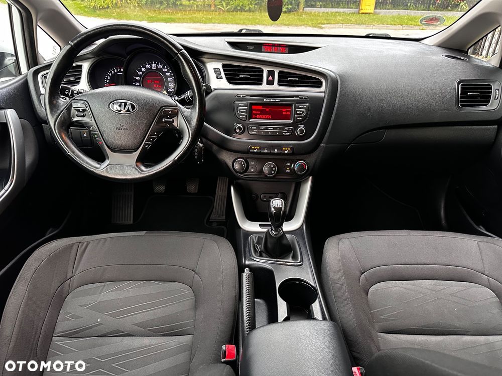 Kia Ceed 1.4 CVVT Dream Team Edition - 27