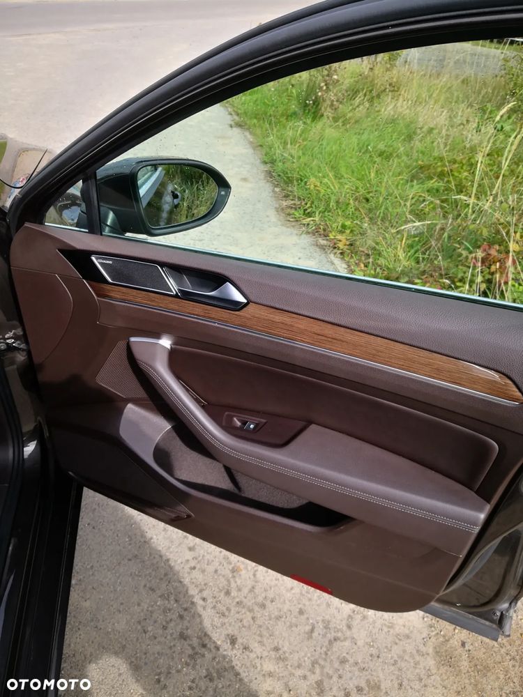 Volkswagen Passat - 31