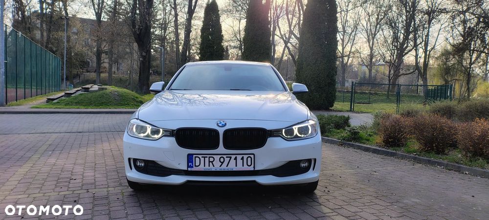 BMW Seria 3 318d - 11