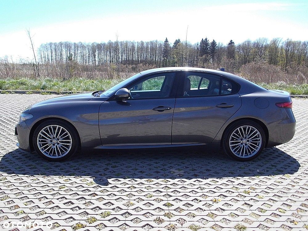 Alfa Romeo Giulia 2.2 AT8 Business - 17