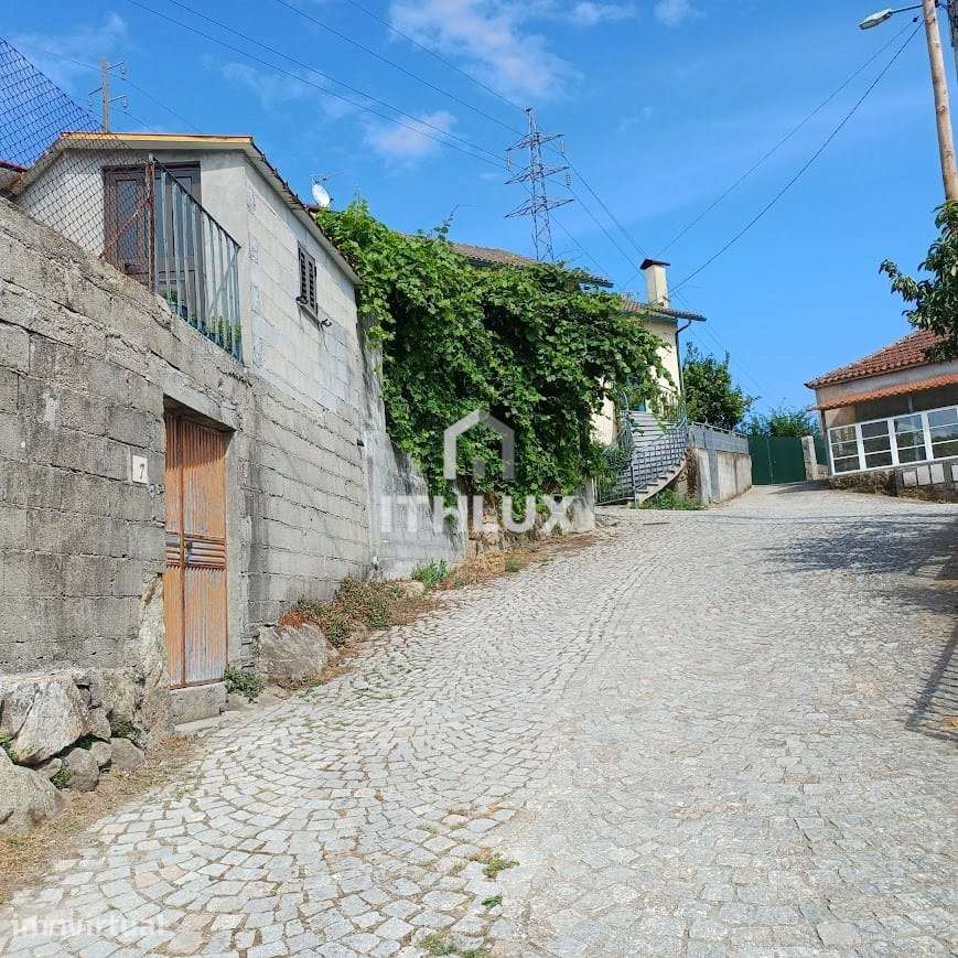 Moradia T2+1 Renovada com Terraço e Vista Panorâmica – São Pedro do Su - Grande imagem: 2/36