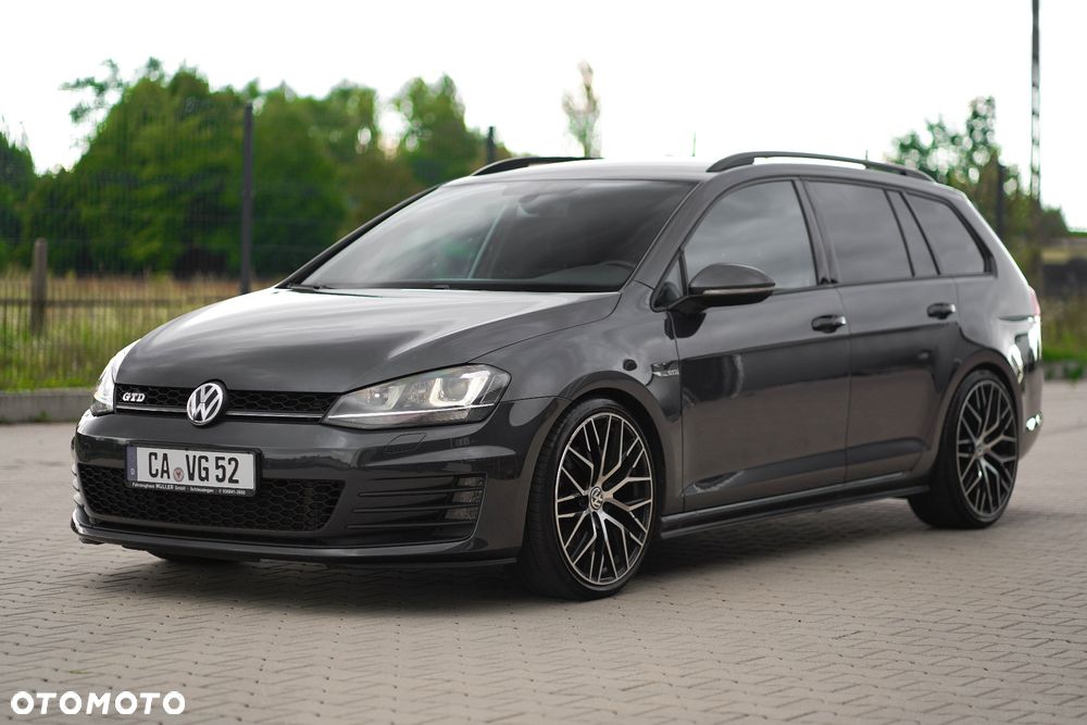 Volkswagen Golf - 2
