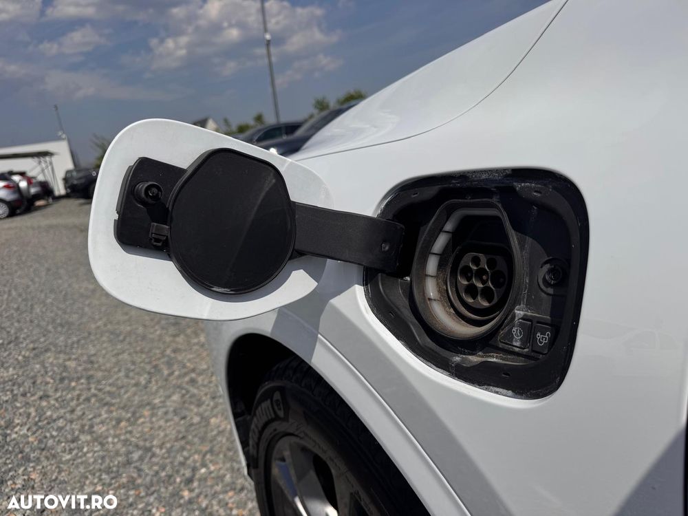 Ford Kuga 2.5 Duratec PHEV ST-LINE - 11