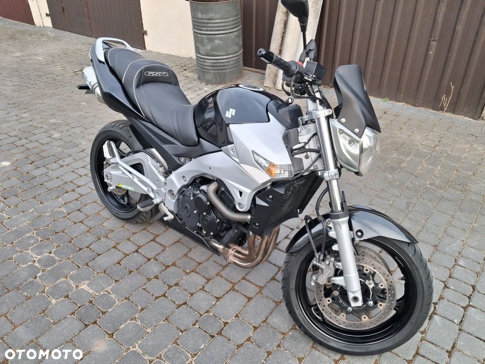 Suzuki GSR - 5