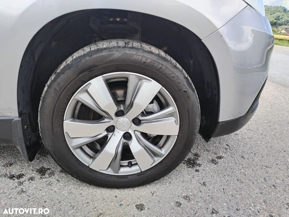 Peugeot 2008 1.2 PureTech Turbo S&S Allure - 4