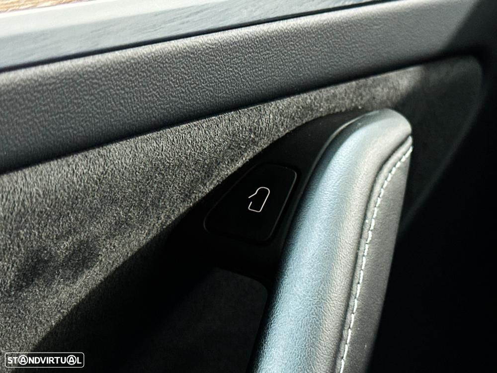Tesla Model Y Performance Dual Motor AWD — fotografia 47
