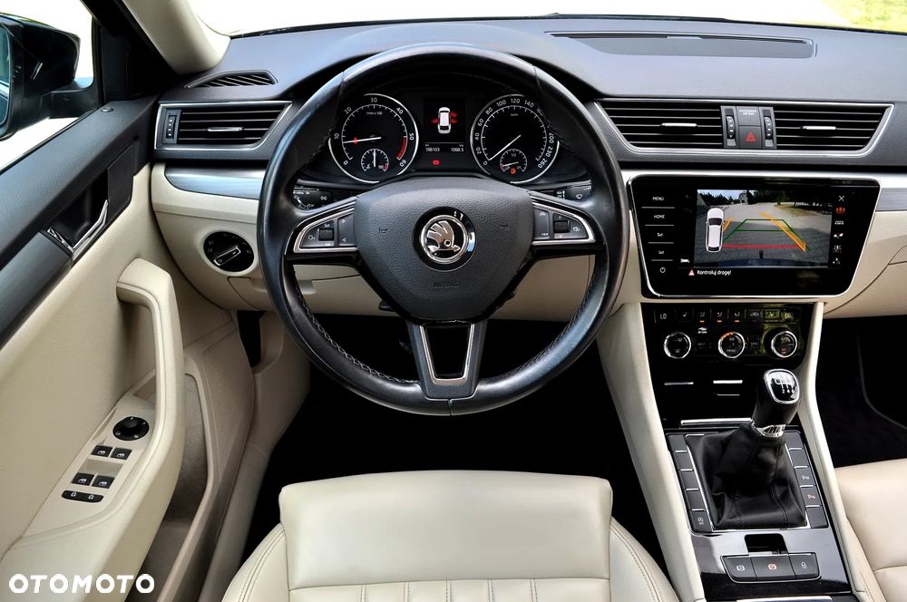 Skoda Superb 2.0 TDI Premium Edition - 27