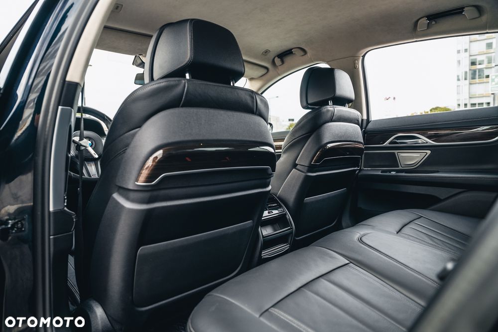 BMW Seria 7 730d xDrive - 31