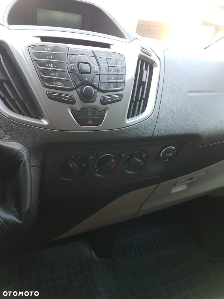 Ford Tourneo Custom - 25