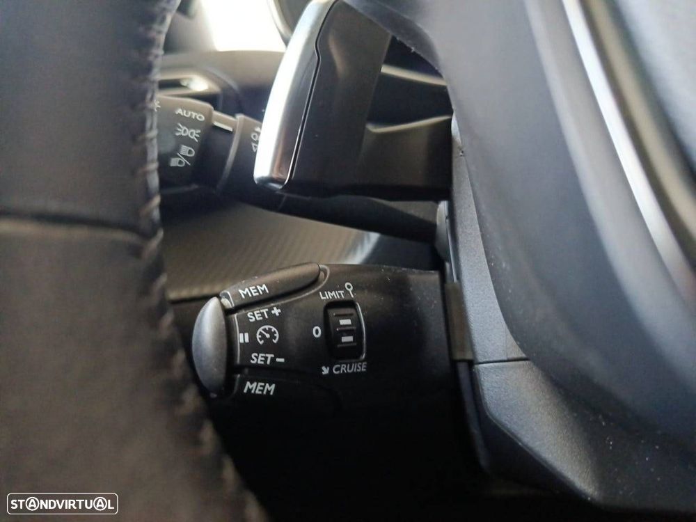 Peugeot 2008 1.5 BlueHDi Allure Pack EAT8 - 19