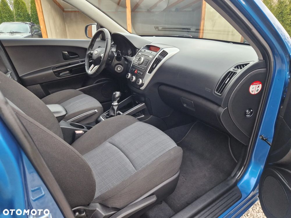 Kia Ceed 1.4 CVVT Dream-Team Edition - 29