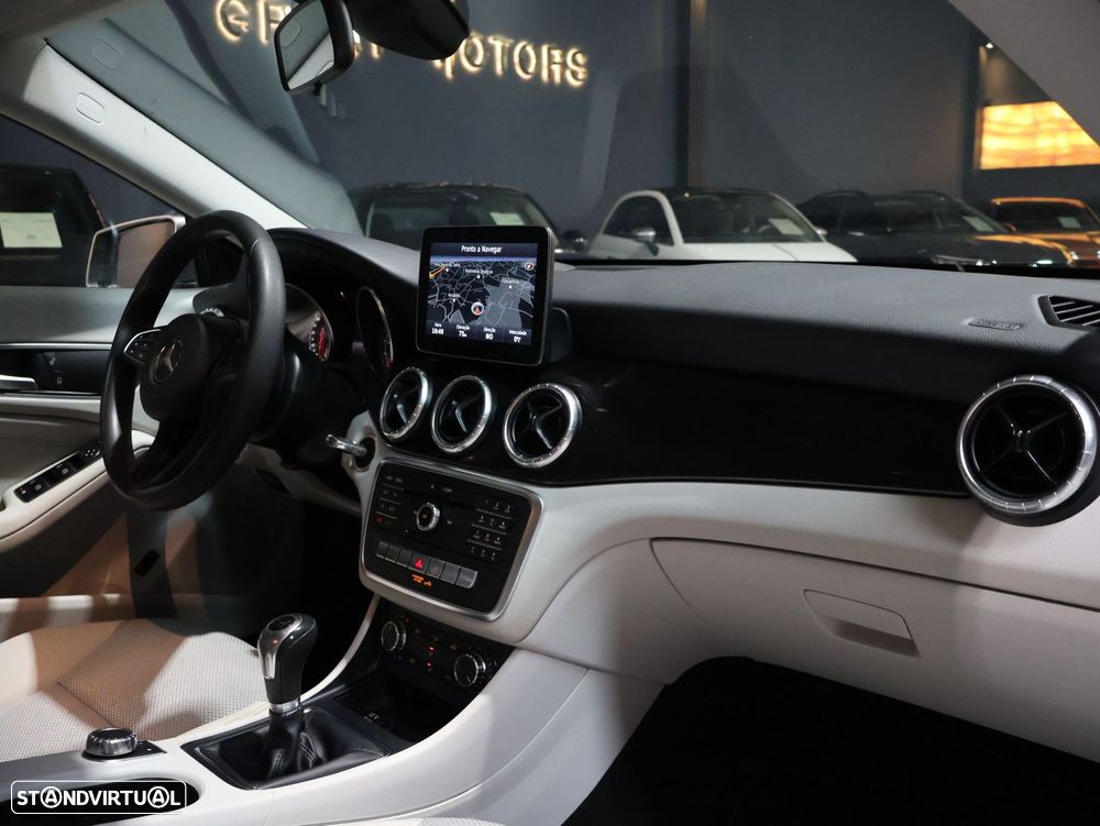 Mercedes-Benz CLA 180 d Shooting Brake Urban - 7