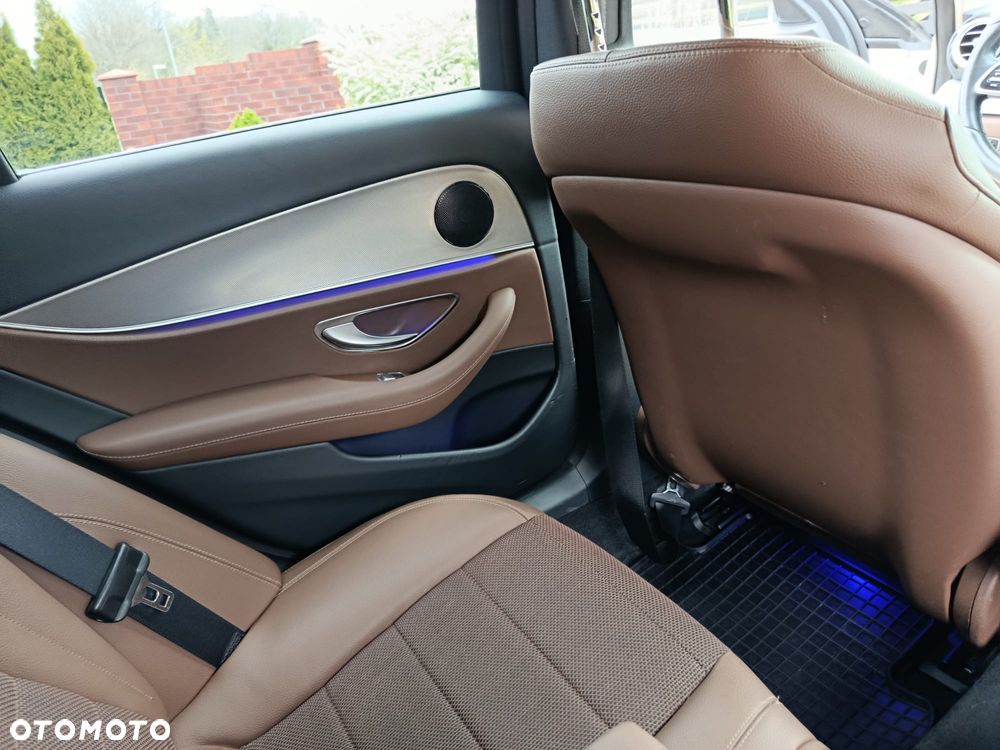 Mercedes-Benz Klasa E 220 d 9G-TRONIC - 24