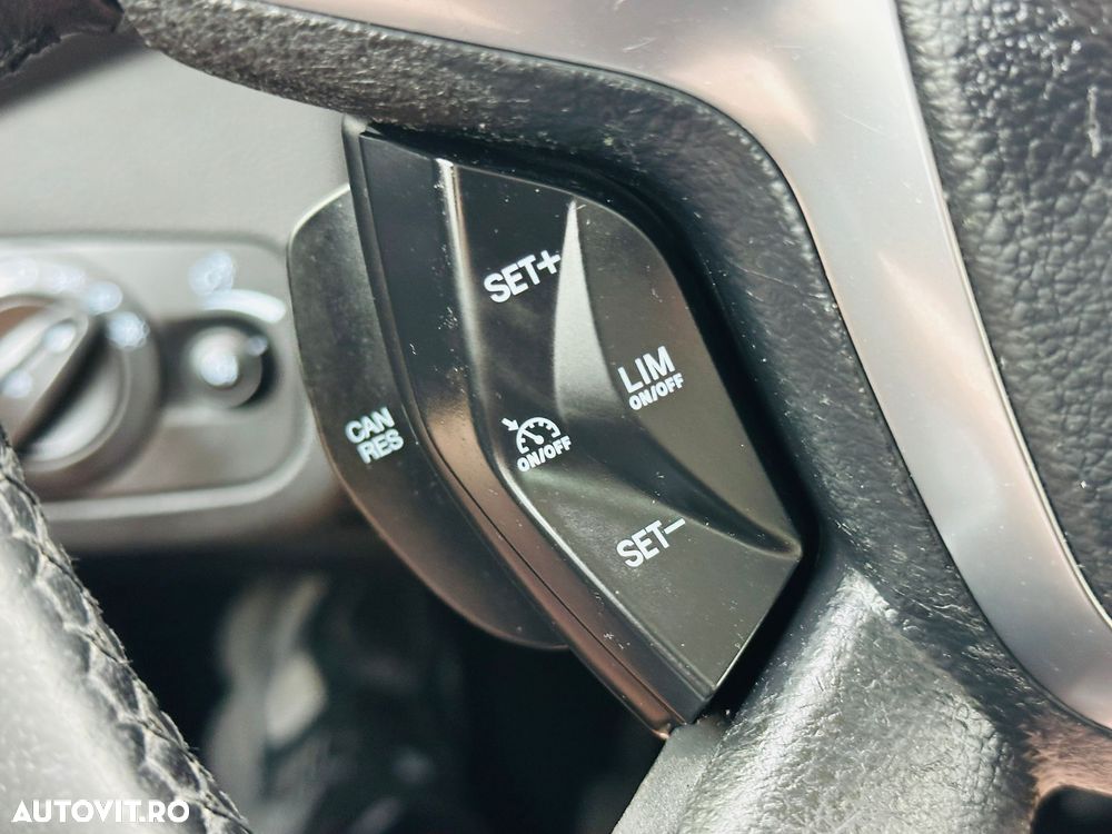 Ford Kuga - 30