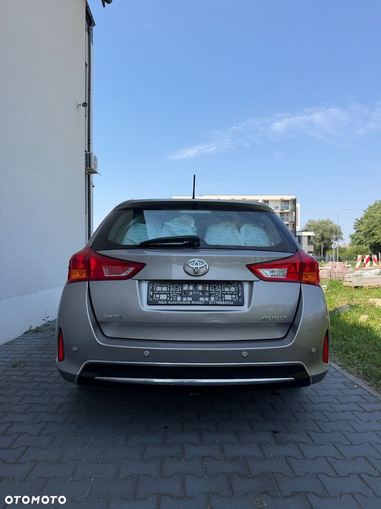 Toyota Auris 1.6 Premium + - 12