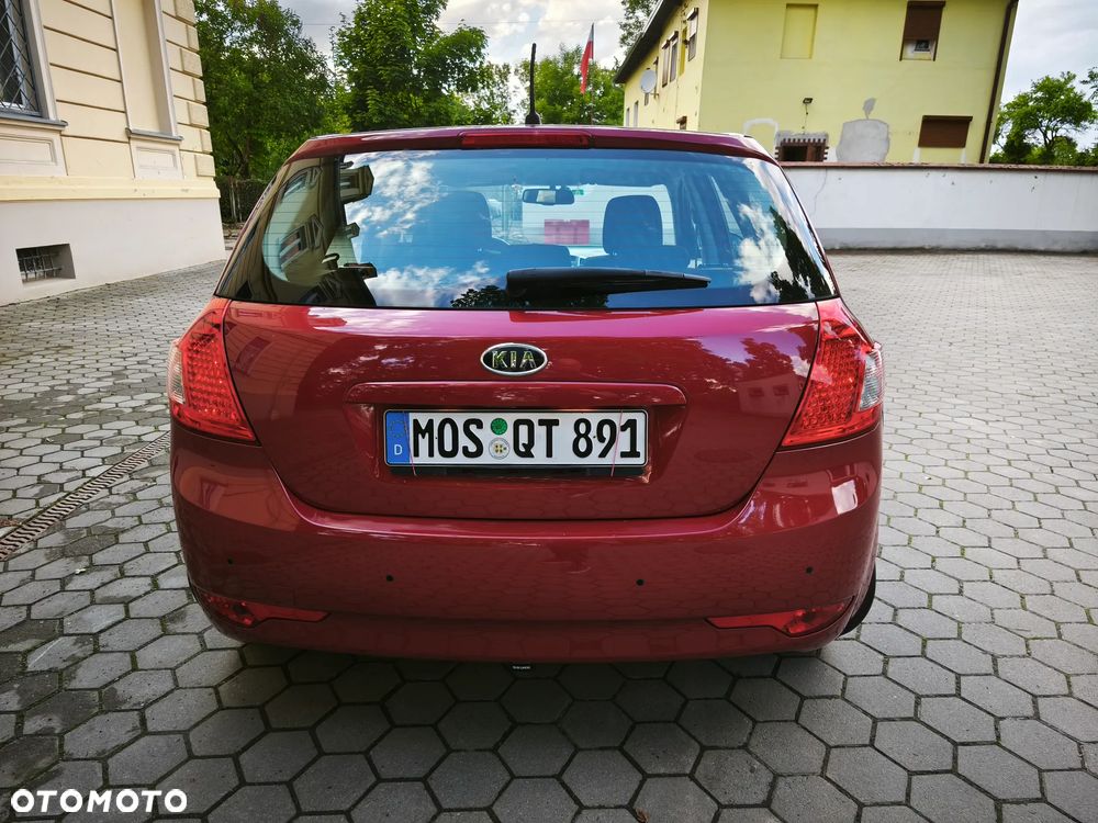 Kia Ceed 1.6 CRDi ISG Spirit - 9