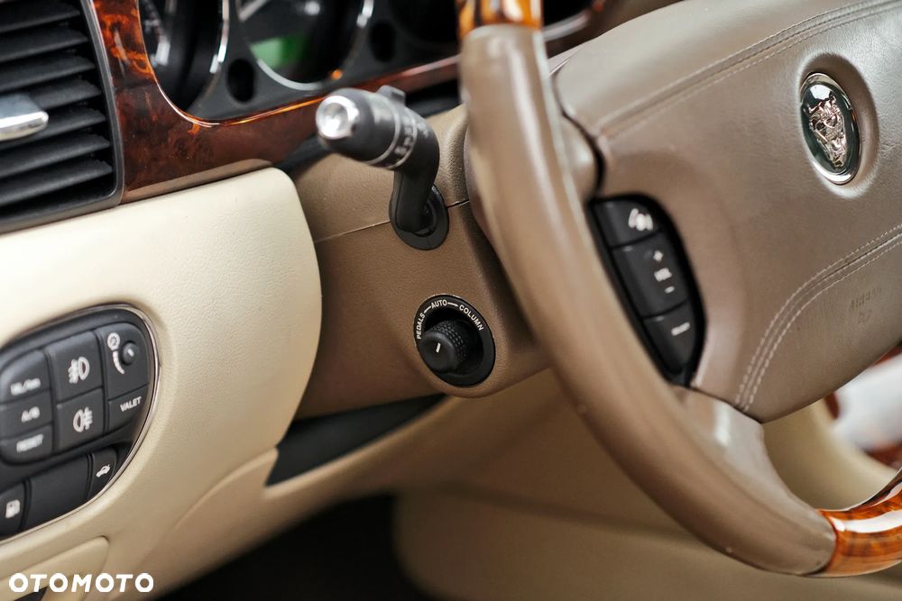 Jaguar XJ XJ8 4.2 LWB High - 24