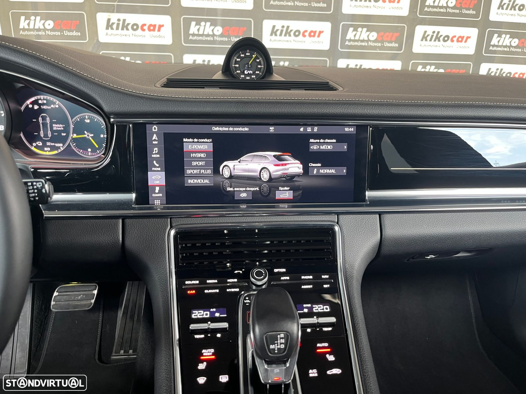 Porsche Panamera Sport Turismo 4 E-Hybrid 10 Years Edition - 32