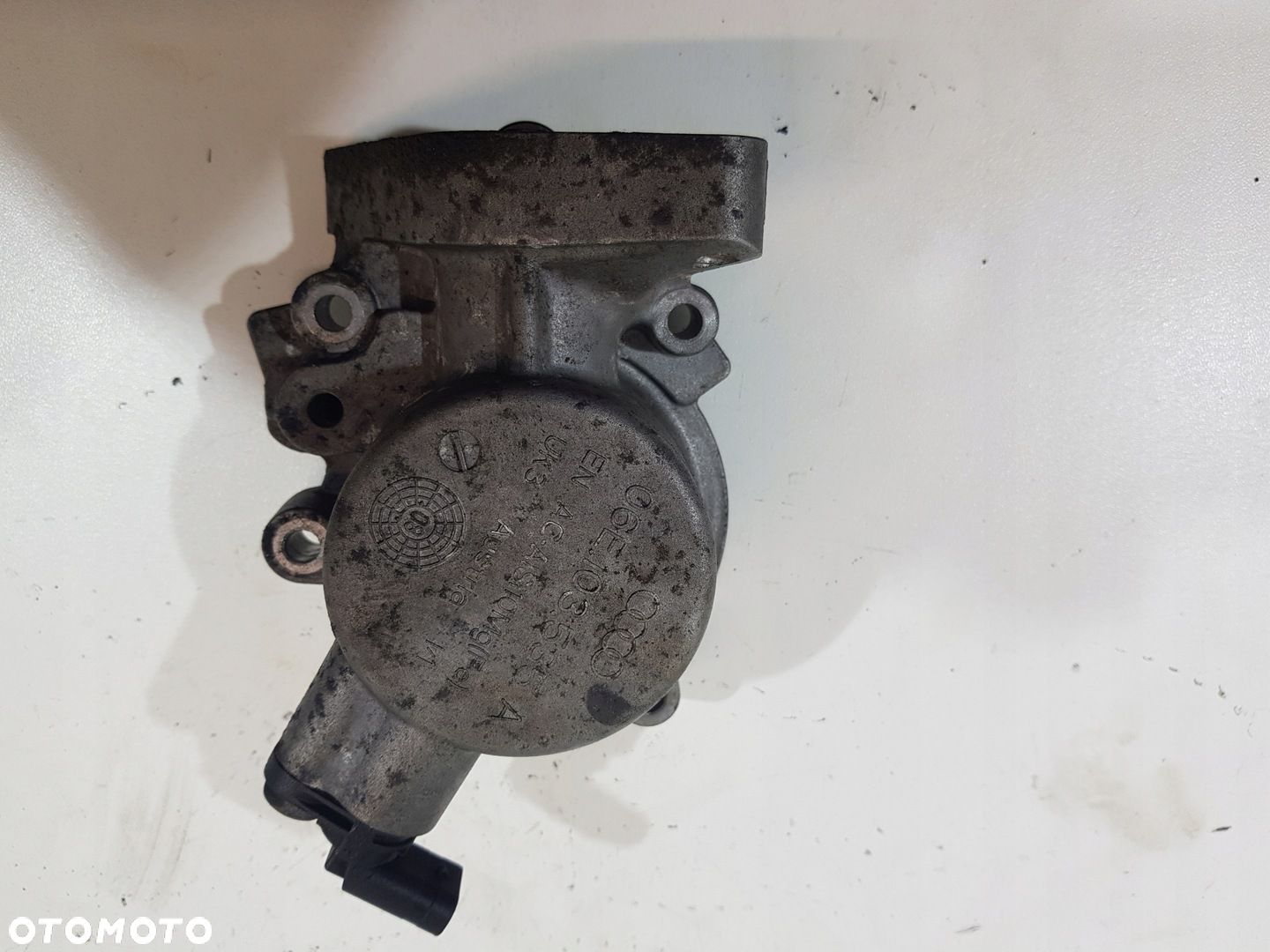 OBUDOWA POMPY PALIWA AUDI A4 A5 A6 3.2 06E103535A - 1