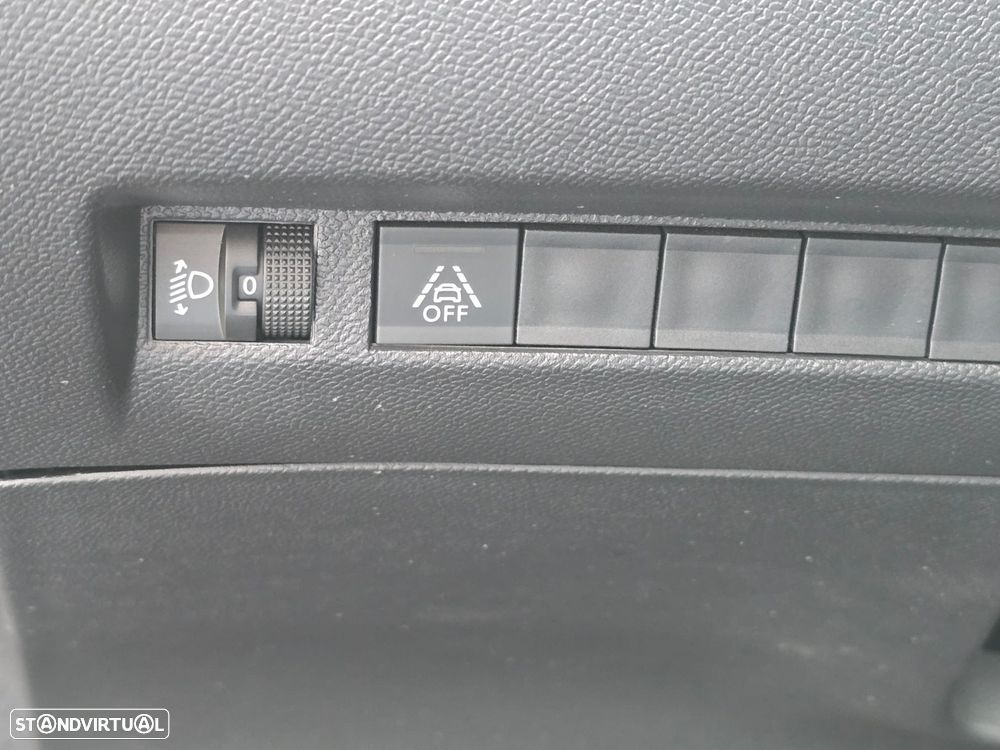 Peugeot 2008 1.2 PureTech Allure - 21