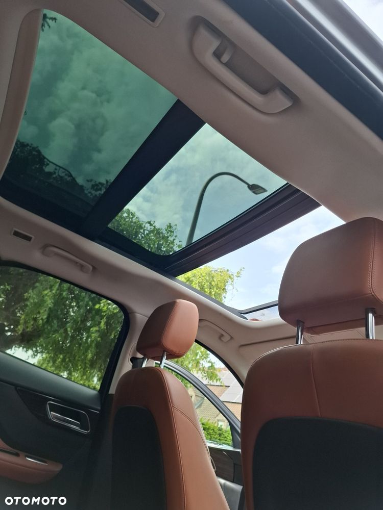 Jaguar F-Pace - 8