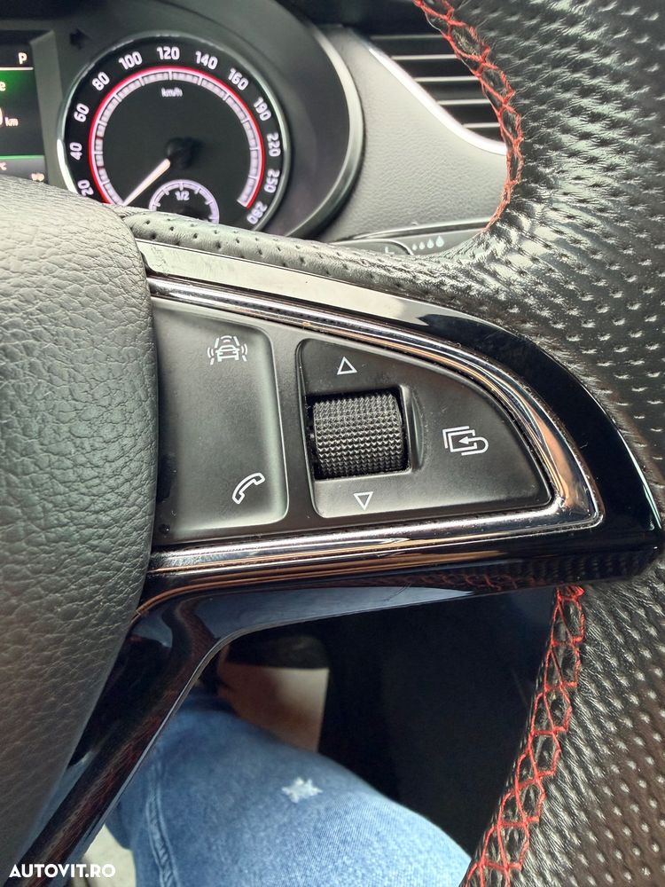 Skoda Octavia 2.0 TDI DSG RS - 13