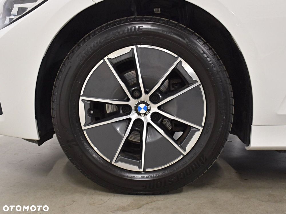 BMW Seria 3 318i Advantage - 29
