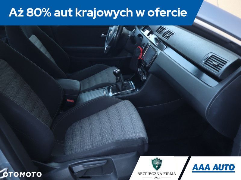 Volkswagen Passat CC - 11