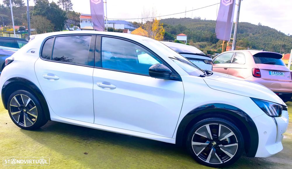 Peugeot e-208 GT - 2