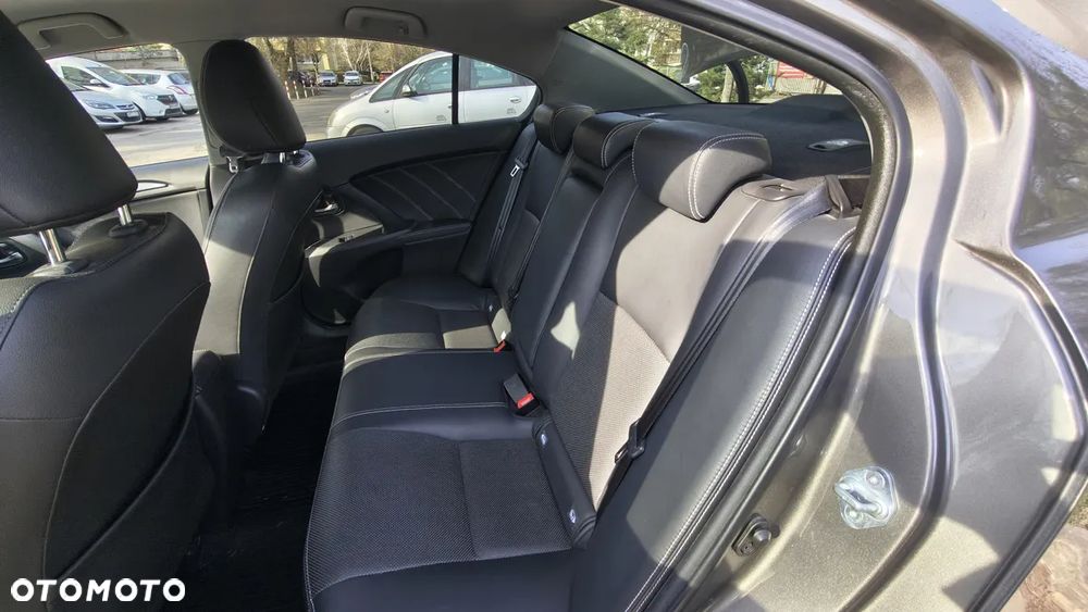 Toyota Avensis 1.8 Active MS - 11