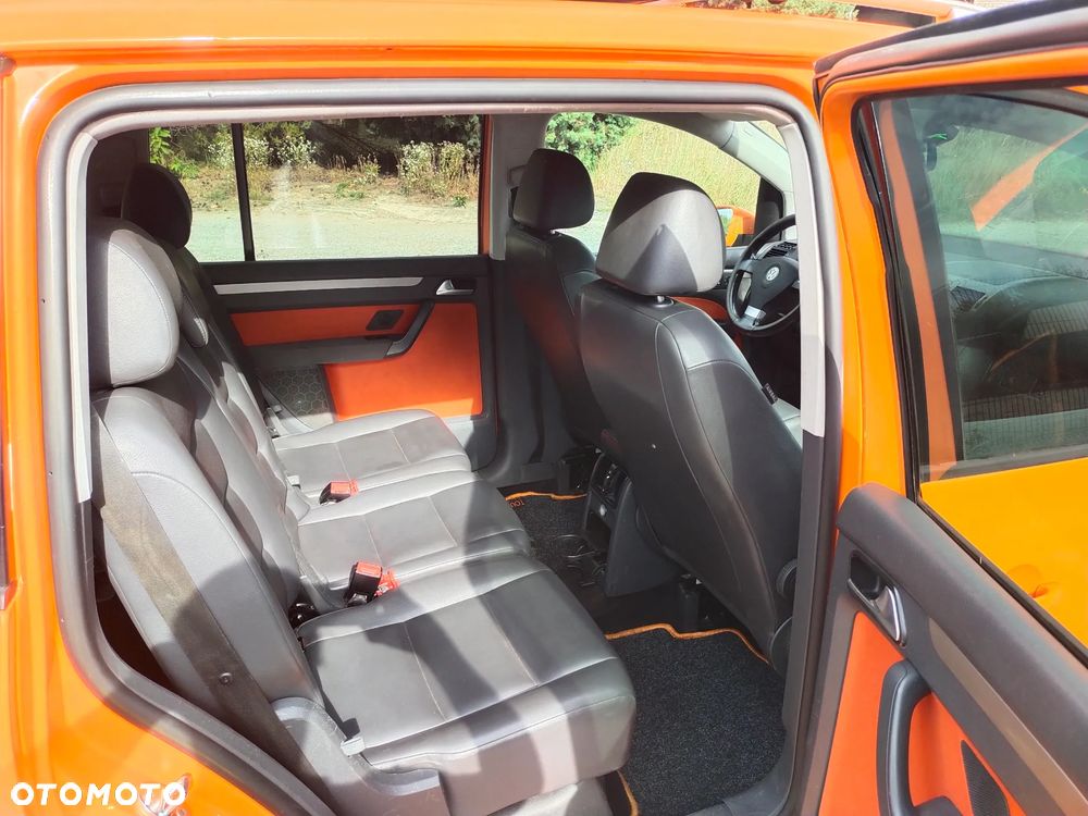 Volkswagen Touran - 11