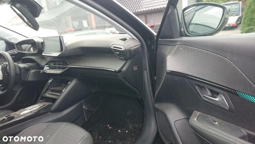 Peugeot 208 - 17