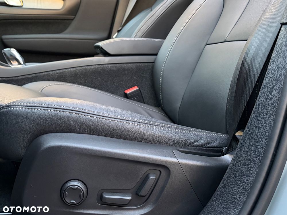 Volvo XC 40 B3 B DKG Plus Dark - 9