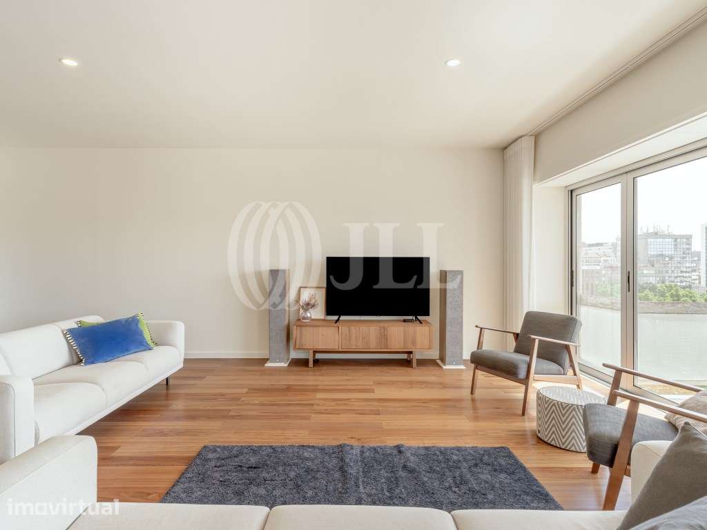 Apartamento T3, renovado com varandas, em Lisboa - Grande imagem: 5/31