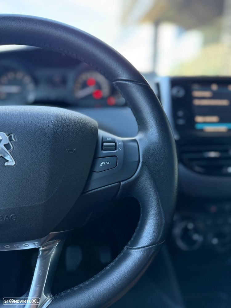 Peugeot 208 1.2 PureTech Allure - 26