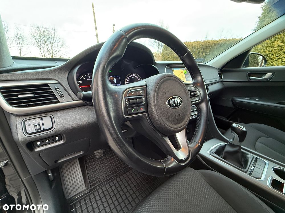Kia Optima 2.0 M - 17