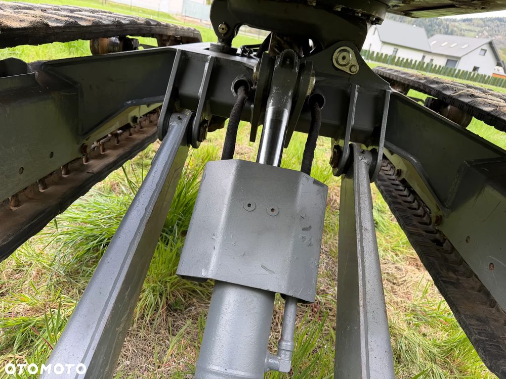 Wacker Neuson ET24 Koparka Gąsienicowa 2,6 tony. z VDS. 2021rok- 2300 Mtg Poziomowanie VDS silnik Yanmar. Maszyna Pochodzi z Norweskiej szkółki roślinnej. 2x drzwi ORYGINAŁ. Jak Nowa z salonu zero luzów i wycieków. Aktualna DEKRA. 2x oryginalna Łyżka. Szybka wolna jazda. Dodatkowe Linie Hydrauliczne na młot i wiertnice. Zaczep kulka na lemieszu. OKAZJA - 29
