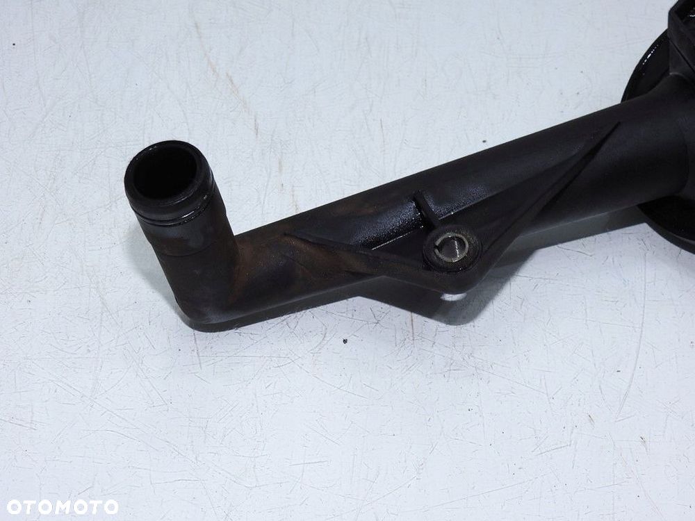 SMOK OLEJU VW GOLF V 1.6 - 5