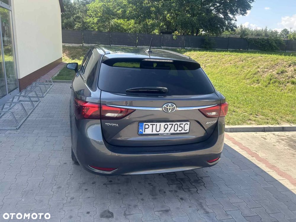 Toyota Avensis - 4