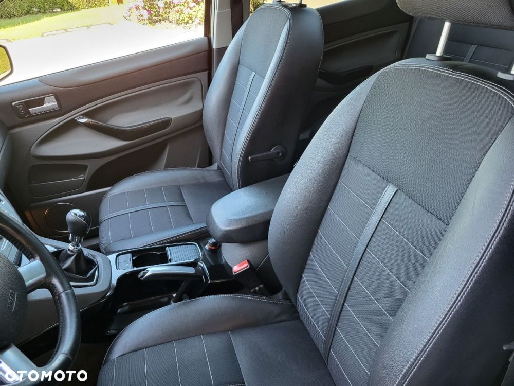 Ford Kuga - 25