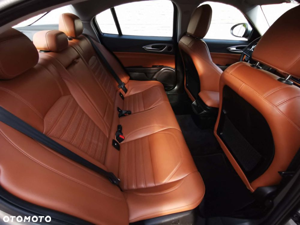 Alfa Romeo Giulia 2.2 AT8 Executive - 9