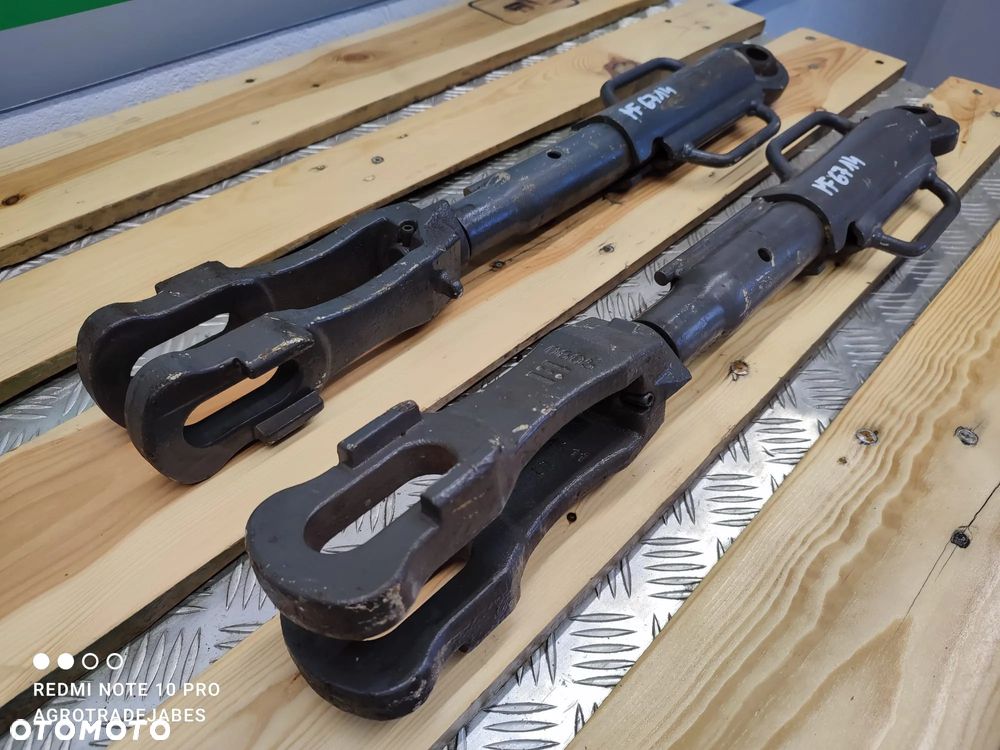 Wieszak tylnego podnośnika Massey Ferguson 6714 - 3