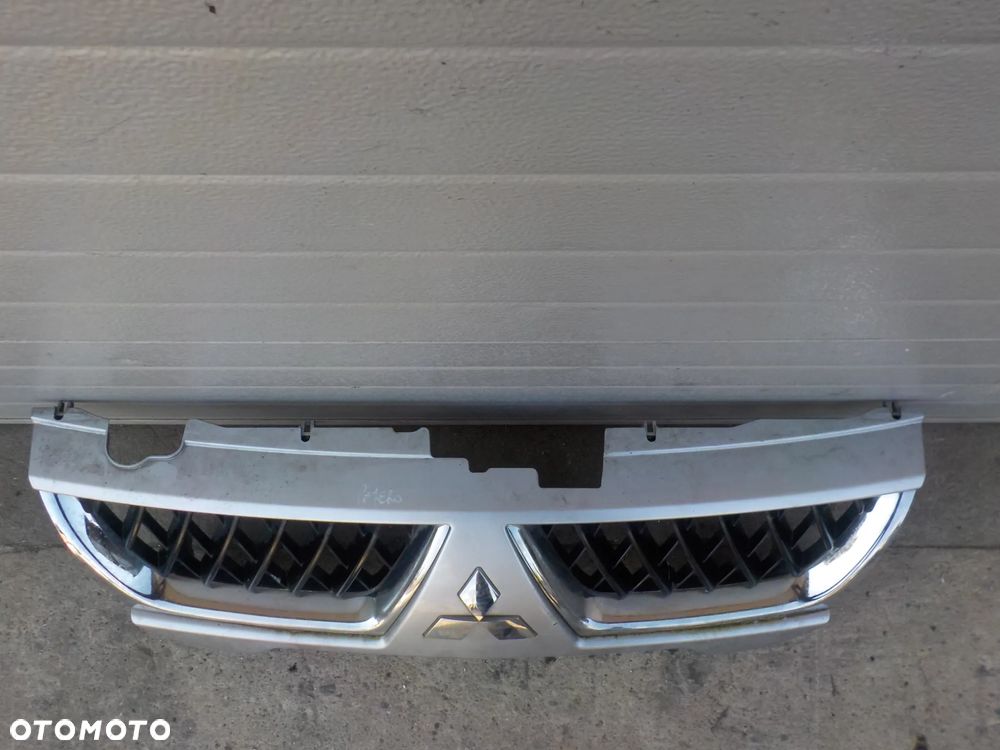MITUBISHI PAJERO SPORT ATRAPA GRILL - 3