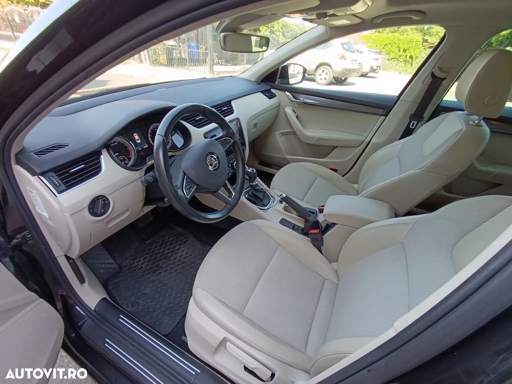 Skoda Octavia 1.6 TDI DSG Style - 7