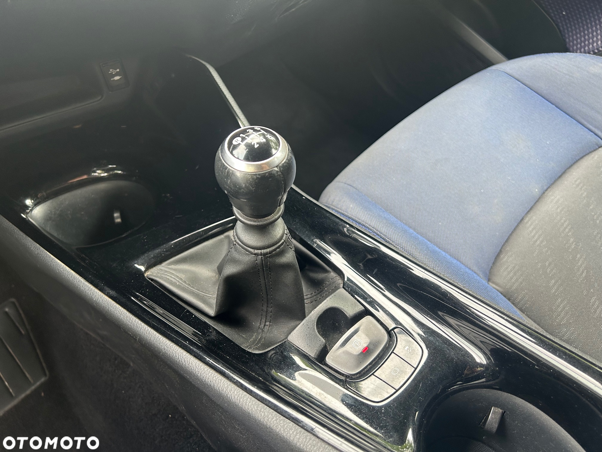 Toyota C-HR 1.2 T Dynamic - 22