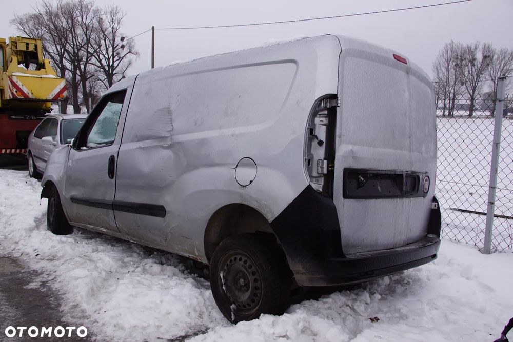 Auto na części - Fiat Doblo II Lift 1.3 MultiJet 90 KM 263A2000 71798299 249 2015R Silnik Skrzynia Drzwi Klapa Zderzak Lampa Lusterko Szyba Deska Kokpit Sterownik Moduł Czujnik Licznik Wyświetlacz Panel Kierownica - 5