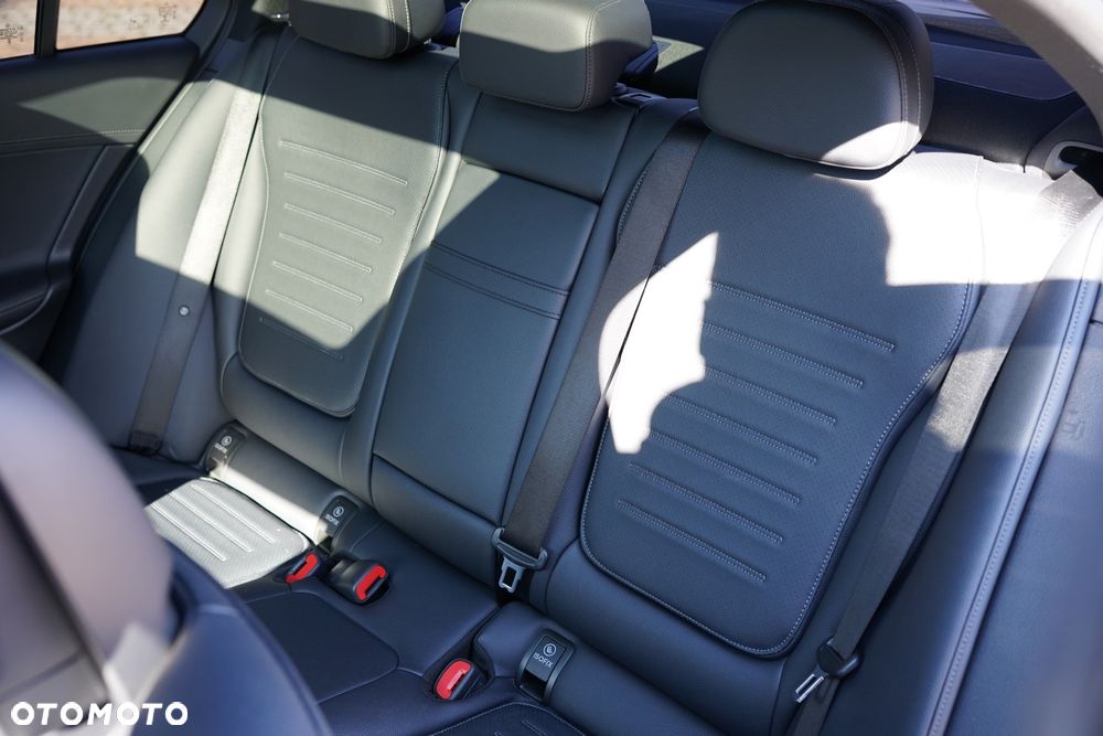 Mercedes-Benz Klasa C 300 4Matic 9G-TRONIC AMG Line - 16