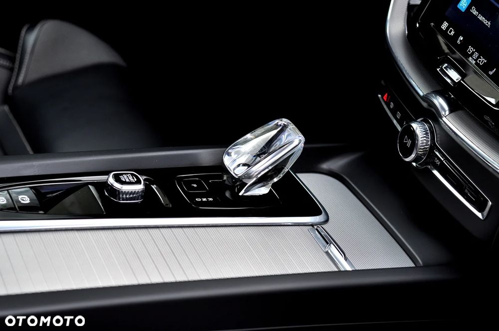 Volvo XC 60 B4 B Plus Dark - 26