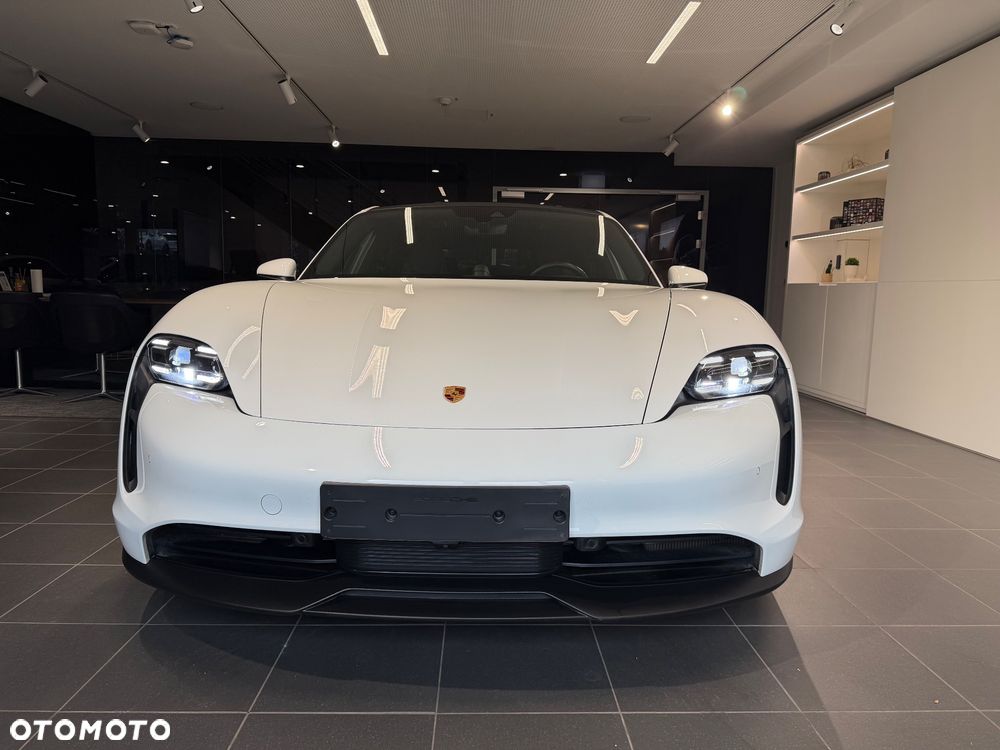 Porsche Taycan Performance Plus - 8