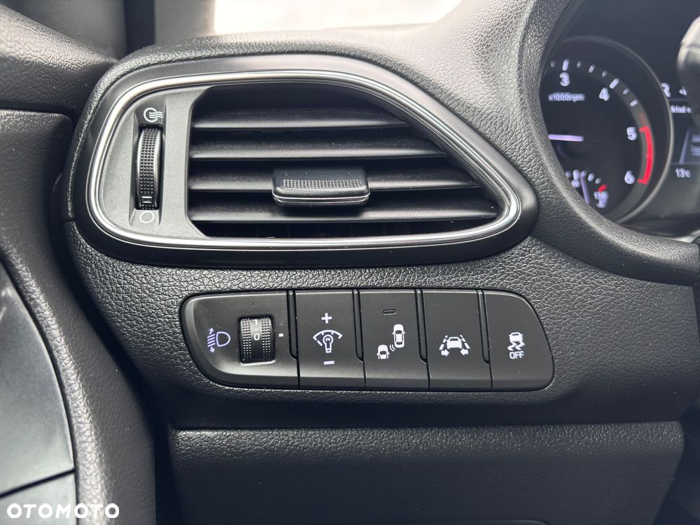 Hyundai i30 1.6 CRDI Automatik Trend - 11